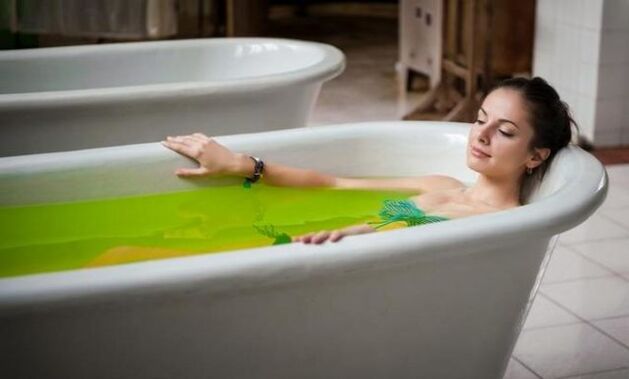 Bagno con aghi da sogno per l'artrosi dell'articolazione del ginocchio